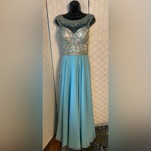 EUC $650 ALYCE Paris size 10 Evening Gown $198